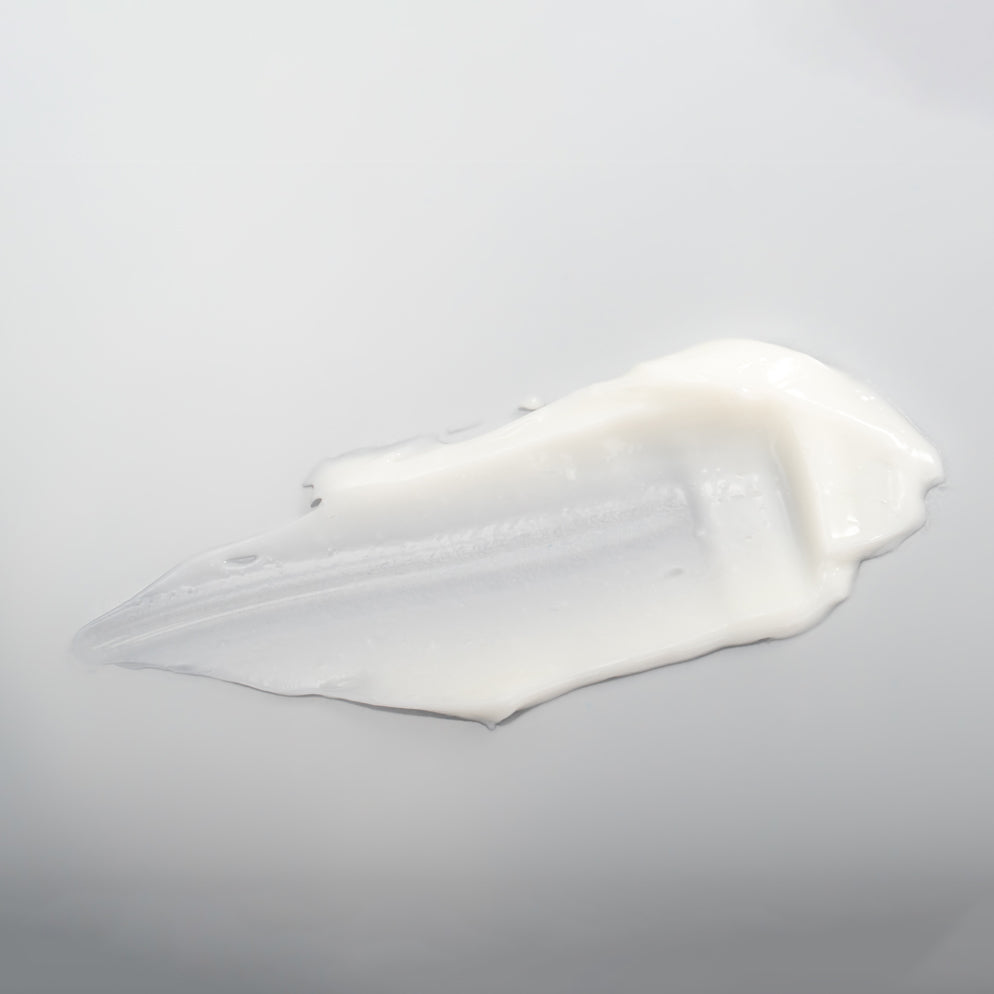 Textura de la crema facial de día de la LÍNEA REGENERADORA+ de Mila Bonis Cosmética Natural. Textura ligera y muy hidratante, de larga duración.